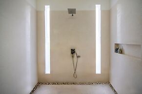 Elegant Private Villa, 3 BR, Seminyak With Staff