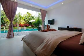 Elegant Private Villa, 3 BR, Seminyak With Staff
