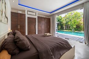 Elegant Private Villa, 3 BR, Seminyak With Staff