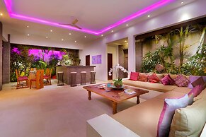 Elegant Private Villa, 3 BR, Seminyak With Staff