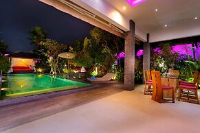 Elegant Private Villa, 3 BR, Seminyak With Staff