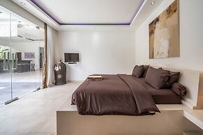 Elegant Private Villa, 3 BR, Seminyak With Staff