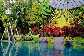 Elegant Private Villa, 3 BR, Seminyak With Staff