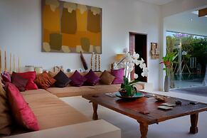 Elegant Private Villa, 3 BR, Seminyak With Staff