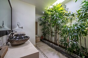 Elegant Private Villa, 3 BR, Seminyak With Staff