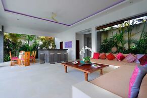 Elegant Private Villa, 3 BR, Seminyak With Staff