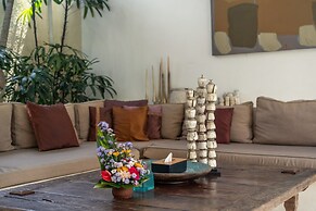 Elegant Private Villa, 3 BR, Seminyak With Staff