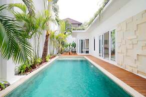 Splendid Private Villa, 2 BR, Canggu With Staff