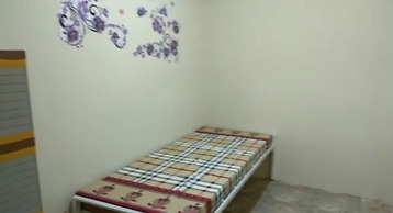 Eiffel Residence Petojo - Female Only