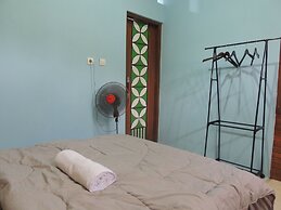 Penginapan Wardi Syariah Borobudur by Ndalem Beong