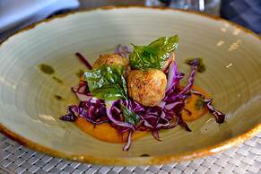 Courtyard Hotel Waterfall City