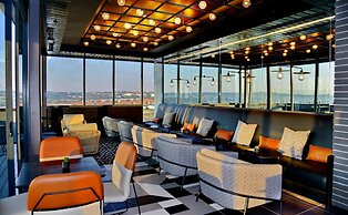 Courtyard Hotel Waterfall City