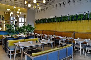 Courtyard Hotel Waterfall City