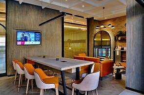 Courtyard Hotel Waterfall City