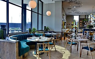 Courtyard Hotel Waterfall City