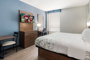 HomeTowne Studios By Red Roof Newport News – Hampton West