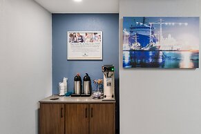 HomeTowne Studios By Red Roof Newport News – Hampton West