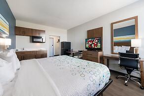 HomeTowne Studios By Red Roof Newport News – Hampton West