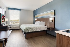 HomeTowne Studios By Red Roof Newport News – Hampton West