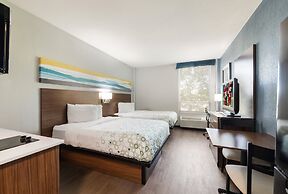 HomeTowne Studios By Red Roof Newport News – Hampton West