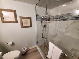 Summerhouse 228 2 Bedroom Condo by RedAwning