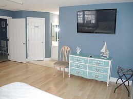 208 2 Bedroom Villa by RedAwning