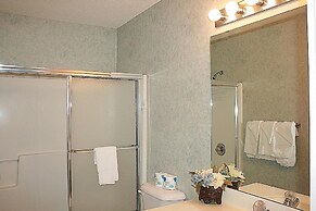 Brunswick Plantation Resort and Golf Condo 805M with Full Kitchen by R