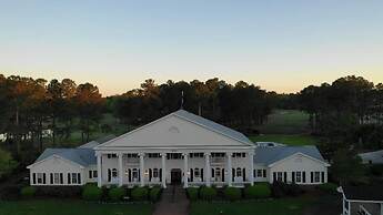 208m 1 Bedroom Condo by Redawning