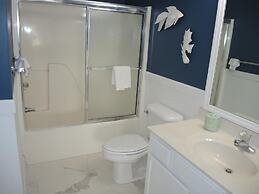 208m 1 Bedroom Condo by Redawning