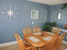 208m 1 Bedroom Condo by Redawning