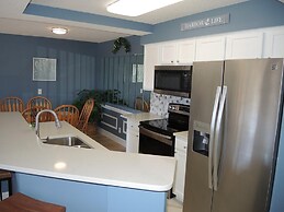 208m 1 Bedroom Condo by Redawning