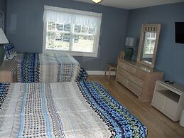 208m 1 Bedroom Condo by Redawning