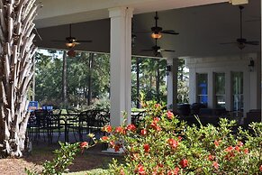 208m 1 Bedroom Condo by Redawning