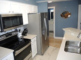 208m 1 Bedroom Condo by Redawning