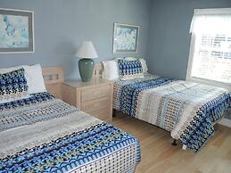 208m 1 Bedroom Condo by Redawning