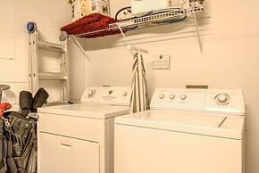 Gated Community Private Pool 3 Bedroom Home by Redawning