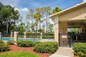 Gated Community Private Pool 3 Bedroom Home by Redawning