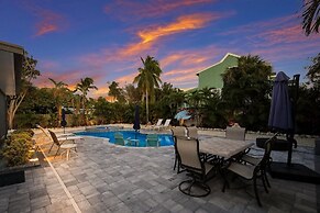 Bayside Bliss 3 Bedroom Home by RedAwning