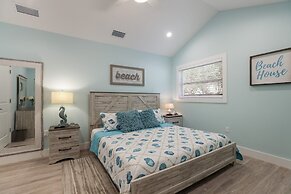 Bayside Bliss 3 Bedroom Home by RedAwning