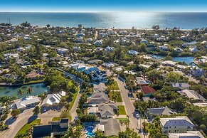 Bayside Bliss 3 Bedroom Home by RedAwning