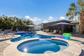 Bayside Bliss 3 Bedroom Home by RedAwning