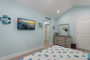 Bayside Bliss 3 Bedroom Home by RedAwning