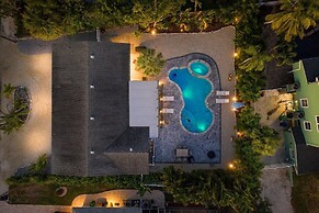 Bayside Bliss 3 Bedroom Home by RedAwning