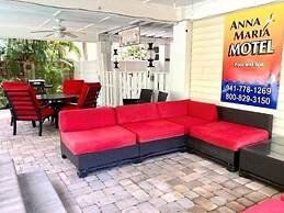 Coconut 3 Bedroom Home by RedAwning