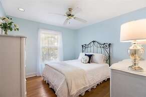 Coconut 3 Bedroom Home by RedAwning