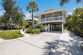 Coconut 3 Bedroom Home by RedAwning