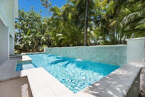 Coconut 3 Bedroom Home by RedAwning