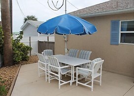 Pet Friendly ocean side Vacation Home by Redawning