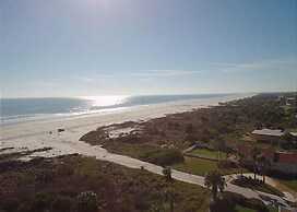 Pet Friendly ocean side Vacation Home by Redawning