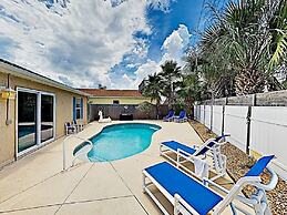 Pet Friendly ocean side Vacation Home by Redawning